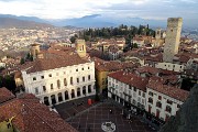 66 Piazza Vecchia vista dalla Torre Civica (Campanone)